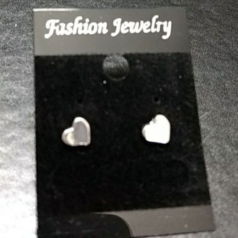 Silver tone tiny hearts earrings